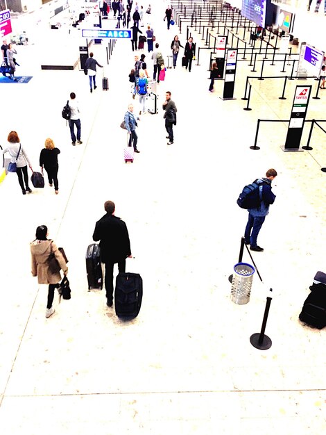 Foto gente en el aeropuerto