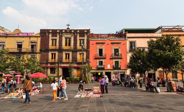 Gente y arquitectura de la Ciudad de México la capital y la ciudad más poblada de México