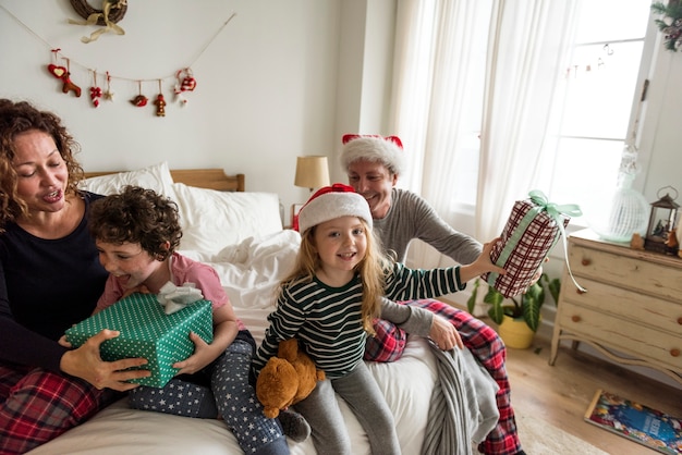 Gente disfrutando de vacaciones de Navidad