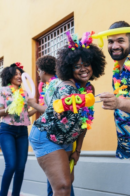 Gente divirtiéndose en el Carnaval de Barranquilla Colombia