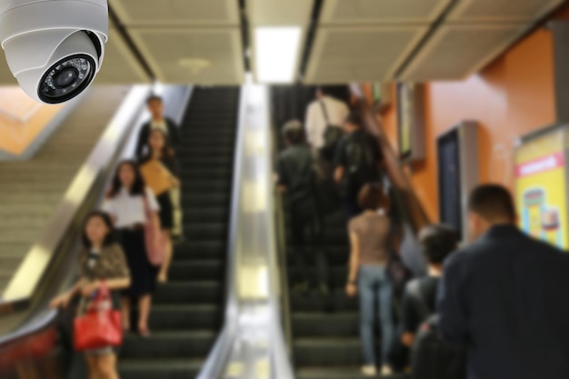 Foto gente en la estación de metro