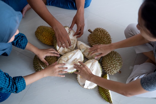 La gente lucha por Durian