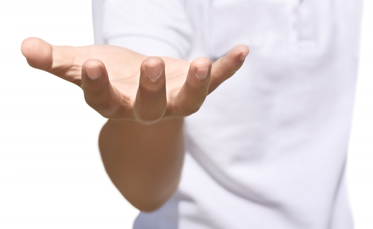 Foto gente de la mano con la palma abierta.