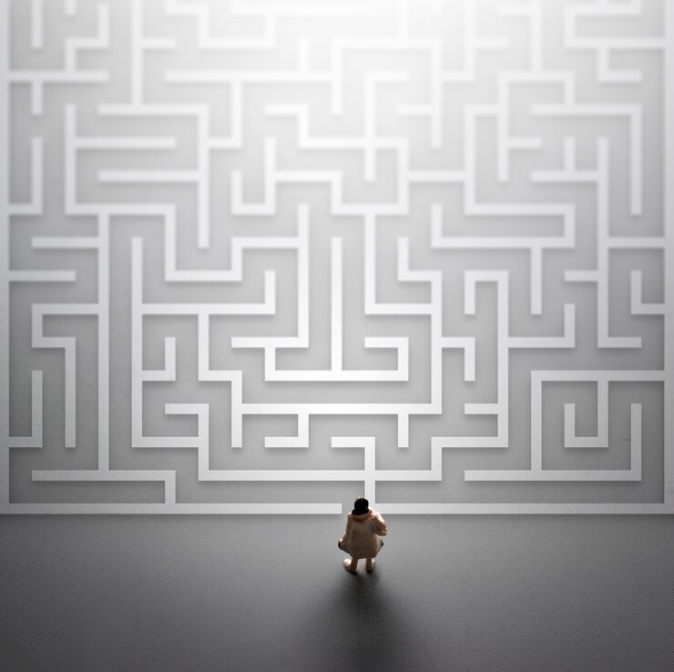 Foto gente en miniatura entrando en un laberinto. problemas en el concepto de vida.