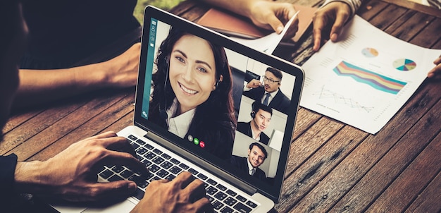 Foto gente de negocios de grupo de videollamadas reunidas en un lugar de trabajo virtual o una oficina remota