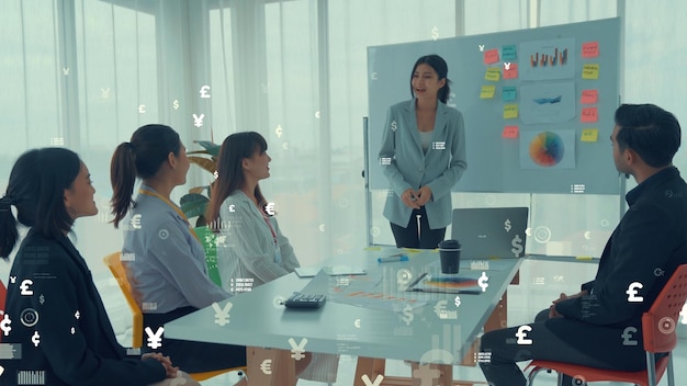 Gente de negocios en reunión de personal corporativo con gráficos imaginativos