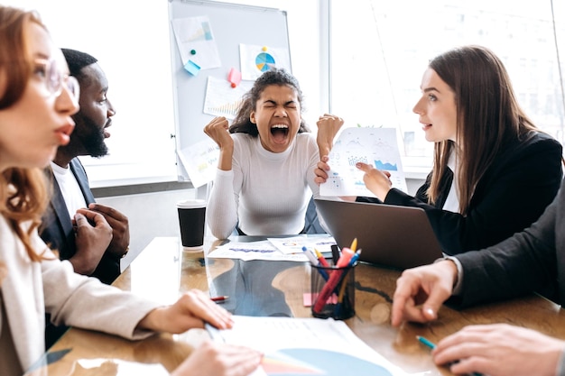 Gente de negocios trabajo mujer hombre reunión informativa