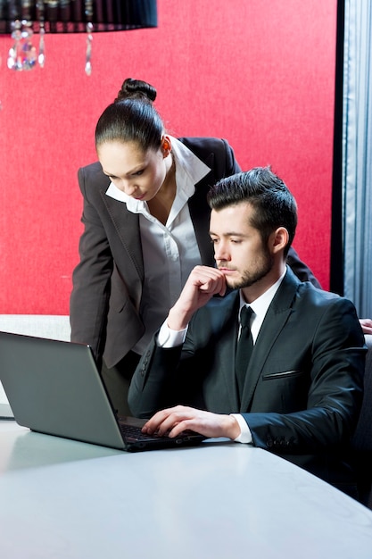 Gente de negocios en el trabajo en la oficina