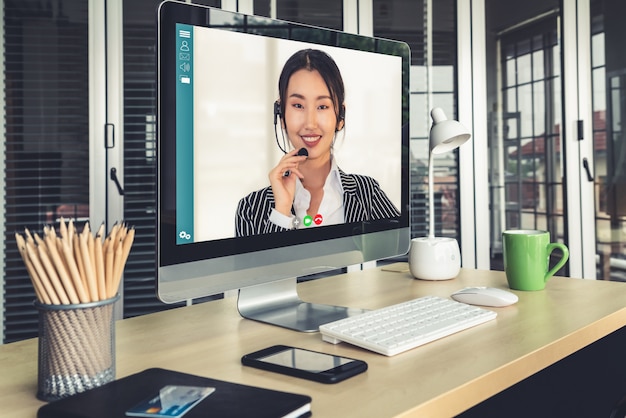 Gente de negocios de videollamada reunida en un lugar de trabajo virtual u oficina remota