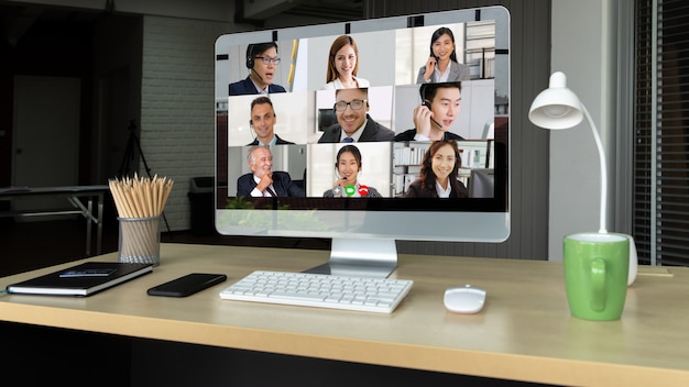 Gente de negocios de videollamada reunida en un lugar de trabajo virtual u oficina remota