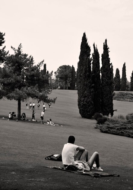 Foto la gente en el parque contra el cielo despejado