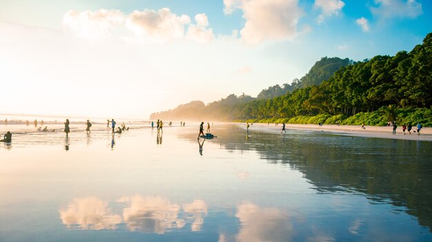 Foto la gente en la playa