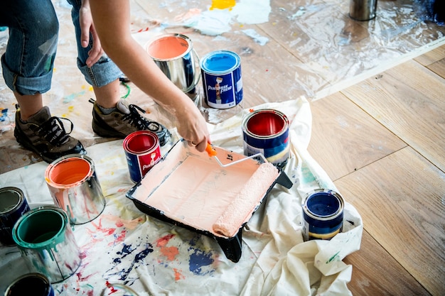 Foto gente renovando la casa