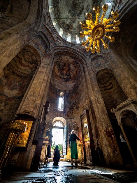 Foto la gente en el templo