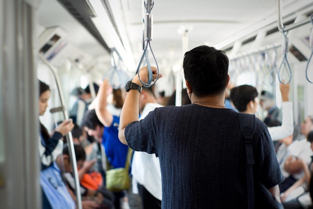 Foto gente en el tren