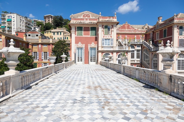 Foto genua italien königspalast palazzo reale außen mit blauem himmel niemand