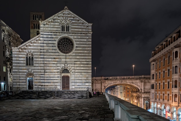 Genua Santo Stefano Kirche bei Nacht