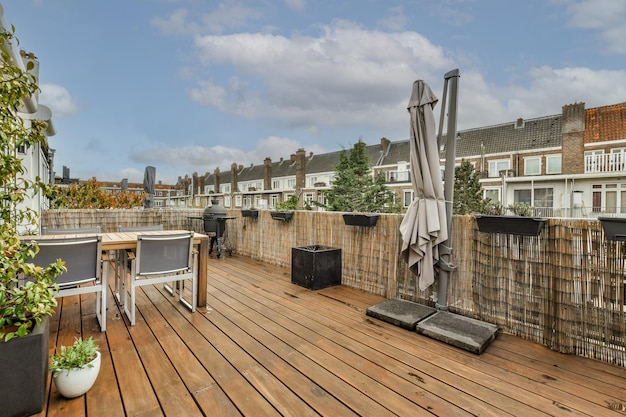 Gepflegte Terrasse mit Sitzecke