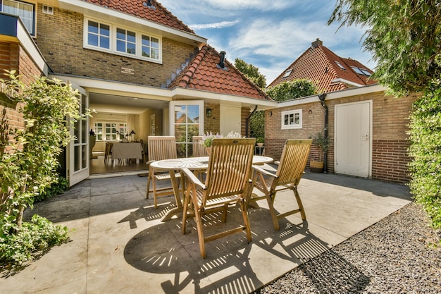 Gepflegte Terrasse mit Sitzecke