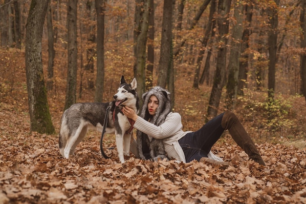 Gepflegter Husky sieht so harmonisch aus mit seinem Meister beste Freunde bedingungslose Liebe Herbstmädchen...