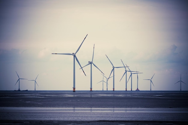 Geração de energia eólica na praia