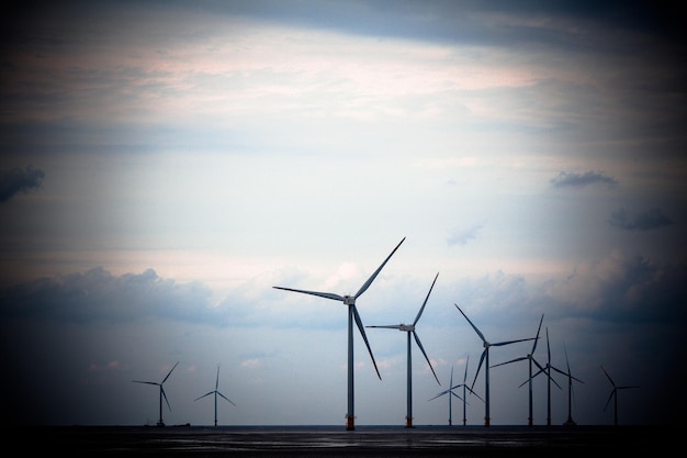 Geração de energia eólica na praia