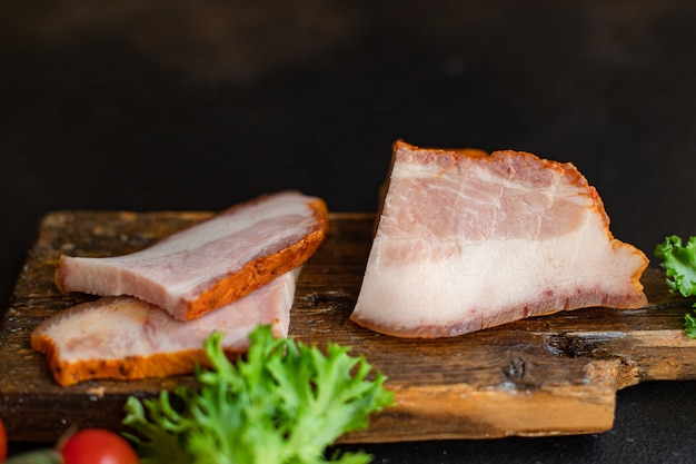 geräucherter Speck mit Fleisch Schweinefleisch Wangengewürzen Portionsgröße