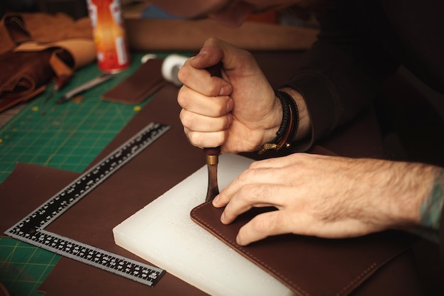 Gerberei arbeitet mit Leder, kleine Produktionsbetriebe
