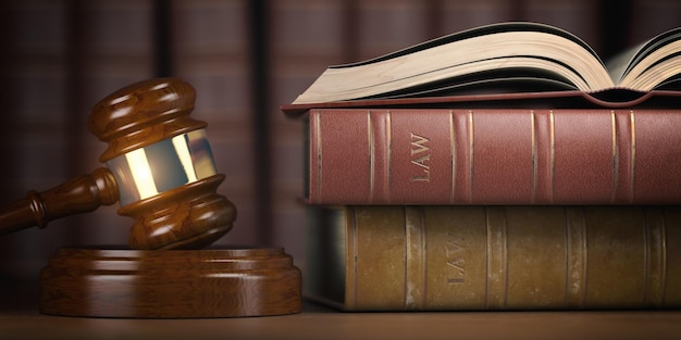 Gerechtigkeitsrecht und Rechtskonzept Richterhammer und Gesetzesbücher
