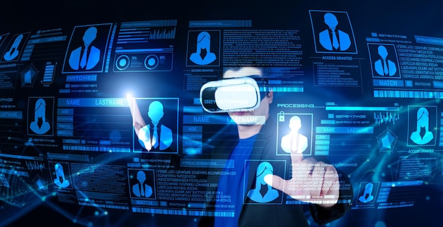 El gerente usa un traje y gafas de realidad virtual mientras accede al sistema de seguridad Ingenuity
