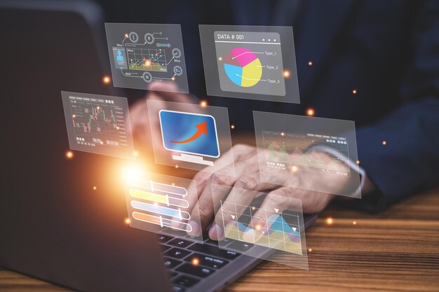 El gerente utiliza un análisis de datos de gestión de IA por computadora para el desarrollo del servicio al cliente
