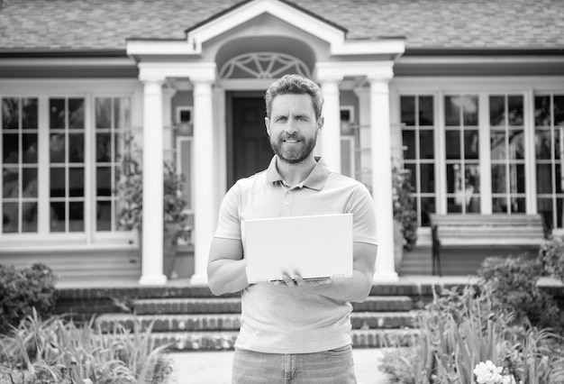 Foto gerente de ventas de aseguradora hipotecaria agente de bienes raíces en casa en venta trabajo de agente inmobiliario en línea