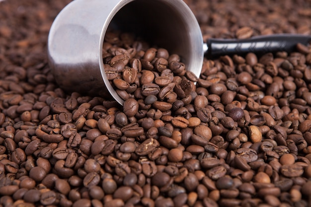 Geröstete Arabica-Kaffeebohnen als Hintergrundbild