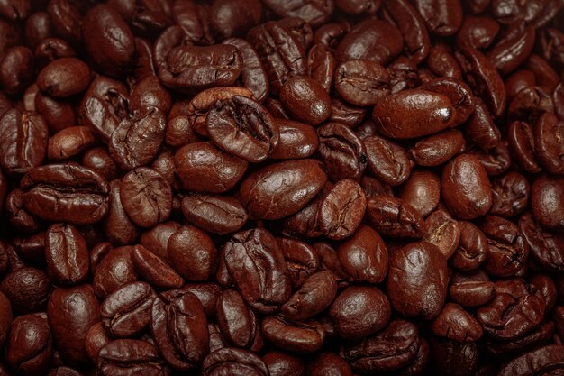Geröstete Kaffeebohnen für Hintergrundkaffee Nahaufnahme