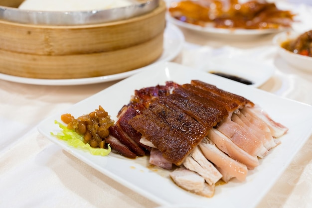 Foto gerösteter schweinebauch in einem chinesischen restaurant