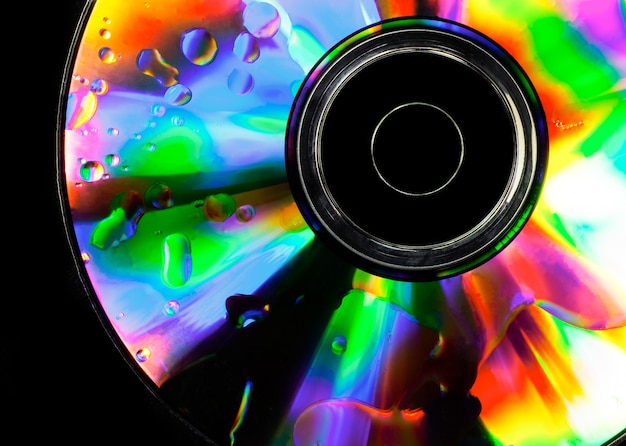 Gesättigte Farben für diese CD mit Öltropfen auf der Oberfläche