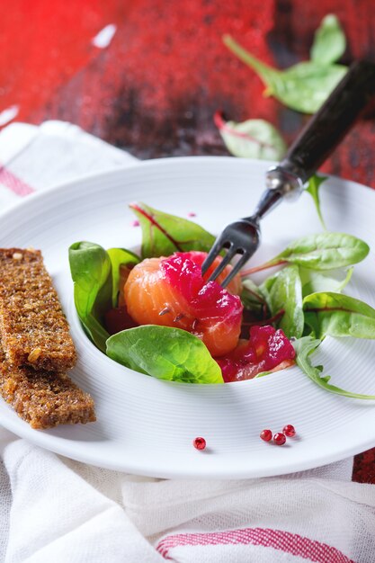 Gesalzener Lachs mit Rote Beete