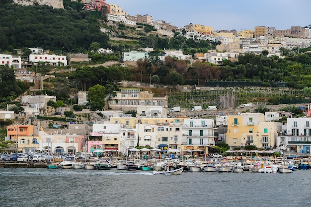 Gesamtansicht der Insel Capri in Neapel Italien