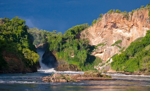 Gesamtansicht der malerischen Murchison Falls