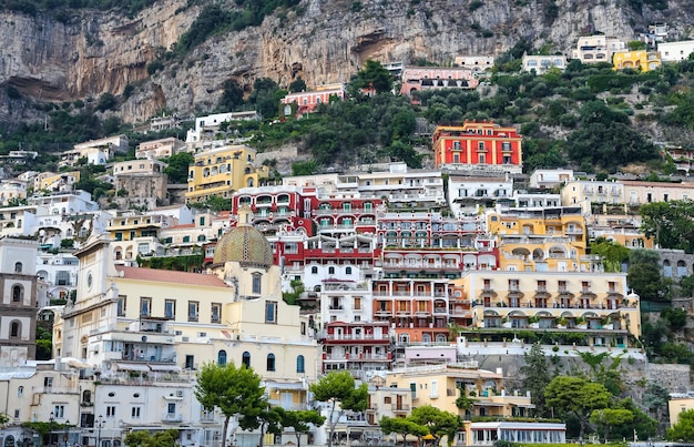 Gesamtansicht der Stadt Positano in Neapel Italien