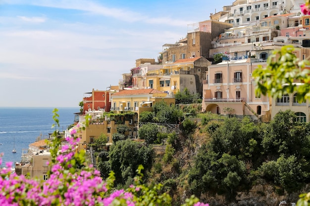 Gesamtansicht der Stadt Positano in Neapel Italien
