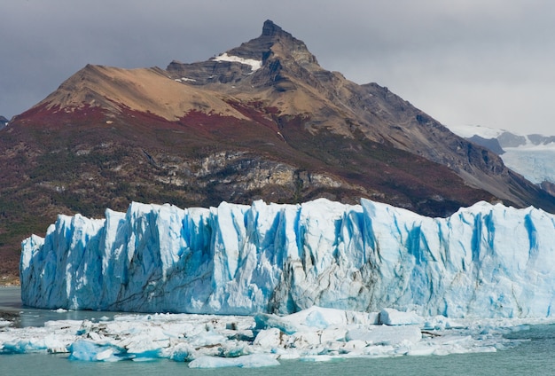 Gesamtansicht des Perito Moreno Gletschers in Argentinien