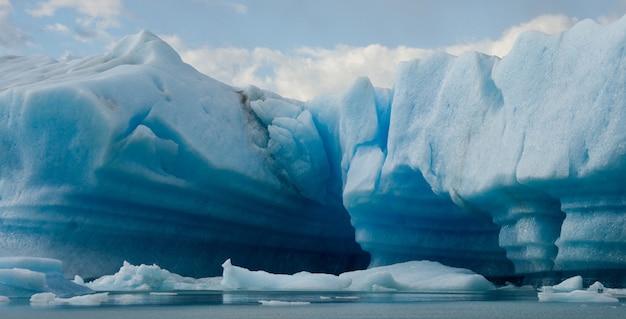 Gesamtansicht des Perito Moreno Gletschers in Argentinien