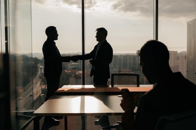 Geschäft männlicher Partnerschafts-Handshake Foto-Handshake-Prozess Erfolgreiches Geschäft nach dem Treffen