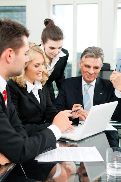 Geschäft - Teambesprechung im Büro