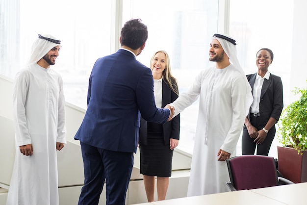 Geschäftliches Treffen in Dubai