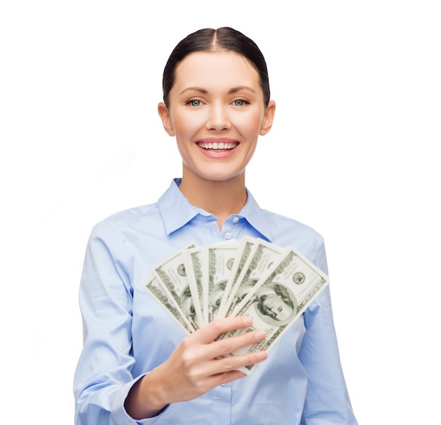 Geschäfts- und Geldkonzept - junge Geschäftsfrau mit Dollarbargeld