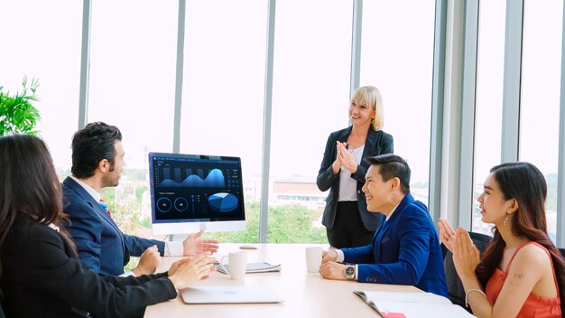 Geschäftsdaten-Dashboard-Analyse durch geniale Computersoftware