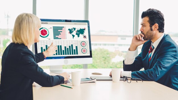 Geschäftsdaten-Dashboard-Analyse durch geniale Computersoftware