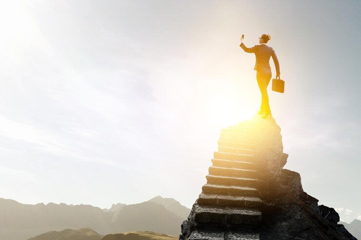 Foto geschäftsfrau steht am fuß der treppe und macht selfie. gemischte medien